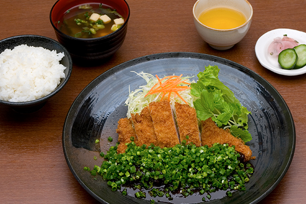 ネギみそロースかつ定食